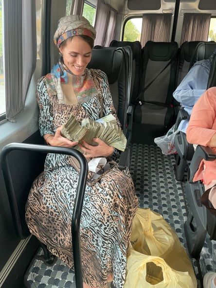 دختر روس یادآور سقوط ارزش پول ملی ایران شد ! (عکس)