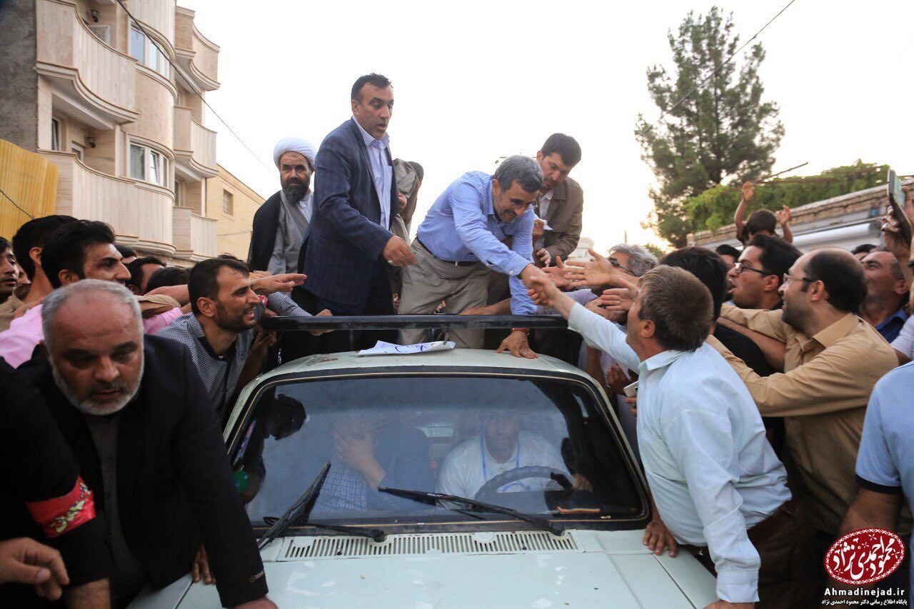 احمدی نژاد در بجنورد:چرا همه راه ها را بسته اید؟/حضور در حرم امام رضا(ع)