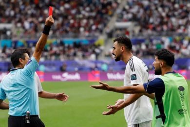 تصمیم فغانی در جام ملت‌های آسیا جنجالی شد: اخراج بازیکن عراق به دلیل شادی گل تحریک آمیز (عکس)