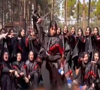 کلیپ جشن فارغ التحصیلی دانشجویان تربیت بدنی جنجالی شد / دانشگاه اصفهان: دانشجویان پاسخگوی اقدامات خود در مراجع ذی صلاح خواهند بود!