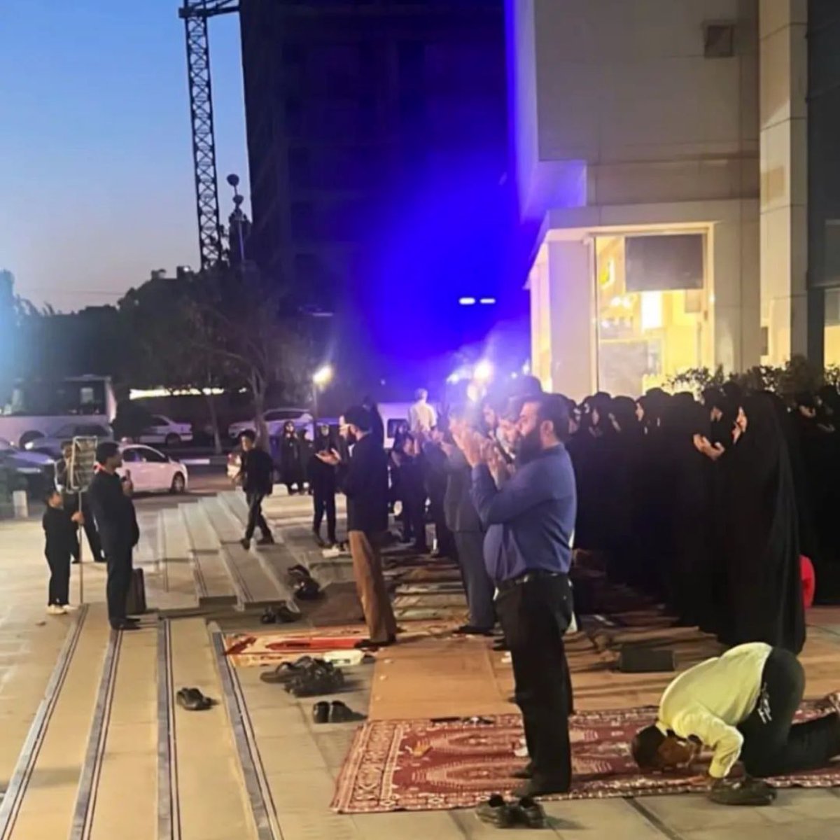 خلاقيت معترضان به بد حجابى در مشهد ! (عكس)
