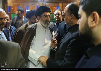 جهانگیری، سیداحمد خمینی و حجت الاسلام مجتبی خامنه‌ای در مراسم ترحیم برادر وحید حقانیان