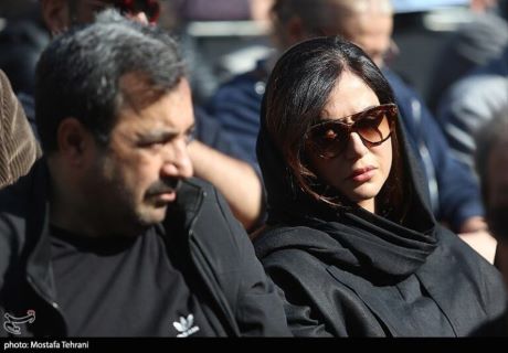 پوشش پریناز ایزدیار، نیوشا ضیغمی و آزاده زارعی در مراسم تشییع داریوش مهرجویی و همسرش (تصاویر)