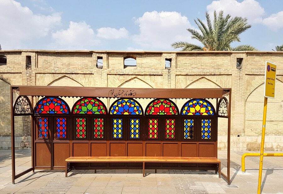 يك ایستگاه اتوبوس زيبا با طرح مسجد نصیرالملک در شبراز (عكس)