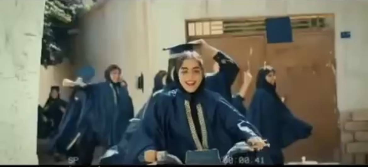 جشن فارغ التحصیلی دانشجویان دختر معماری دانشگاه الزهرا بوشهر هم جنجالی شد: پیگیری قضایی می کنیم! (تصاویر)