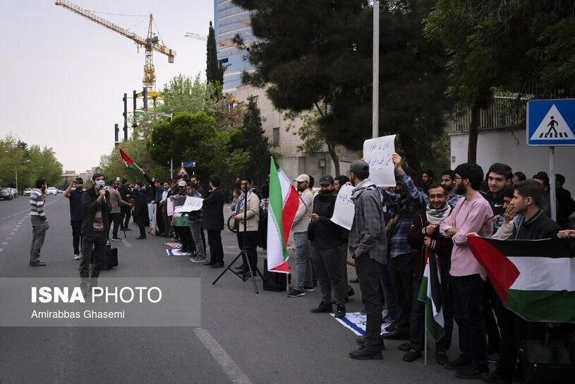 تجمع مقابل سفارت اردن در تهران (عکس)