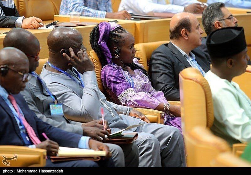 حجاب عجیب دیپلمات زن آفریقایی در همایش سخنرانی رئیسی! (عکس)