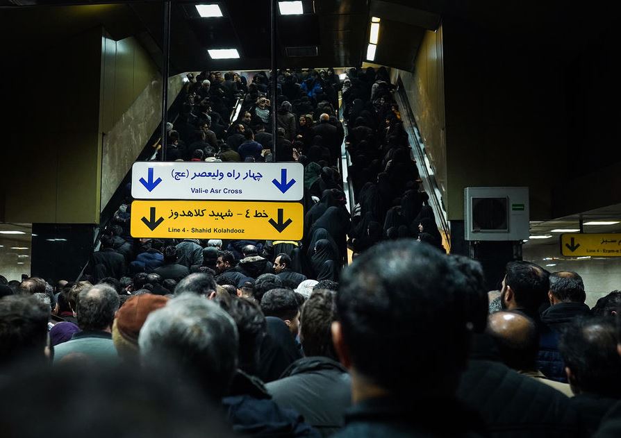 بدرقه باشکوه سردار شهید دلها توسط مردم تهران/ جهان در شگفت از سیل عظیم حمعیت (عکس)