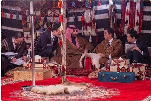 سورپرایز جالب ولیعهد عربستان برای نخست وزیر ژاپن (عکس)
