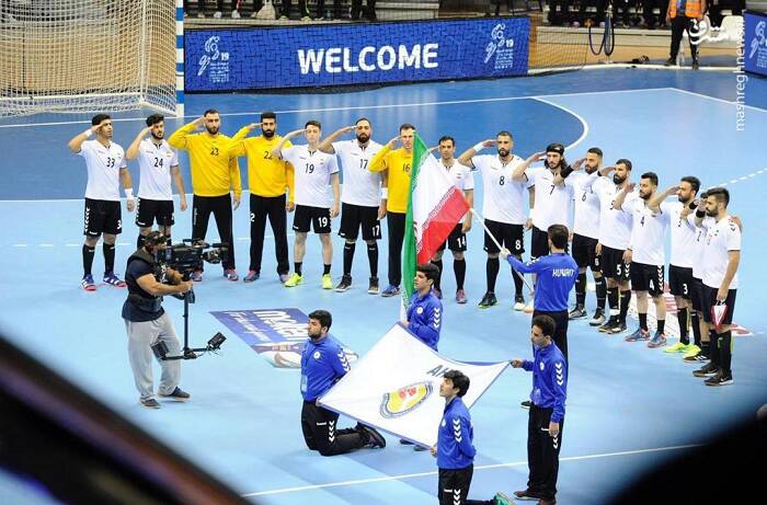 سلام نظامی معنادار ملی‌پوشان هندبال ایران در بازی با کویت (عکس)