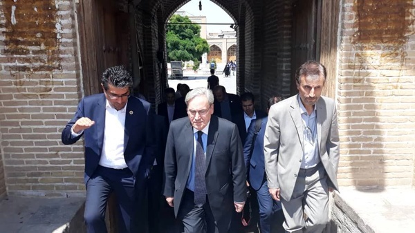 بازدید سفیر فرانسه در ایران از کاروانسرای سعدالسلطنه قزوین