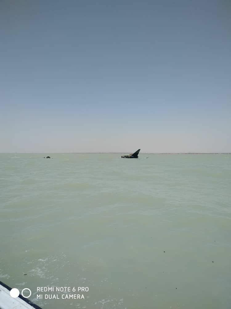 سقوط یک هواپیمای نظامی در ساحل تنگستان بوشهر(عکس)