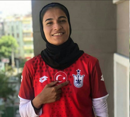 دختر ۱۸ ساله، لژیونر جدید فوتبال ایران(عکس)