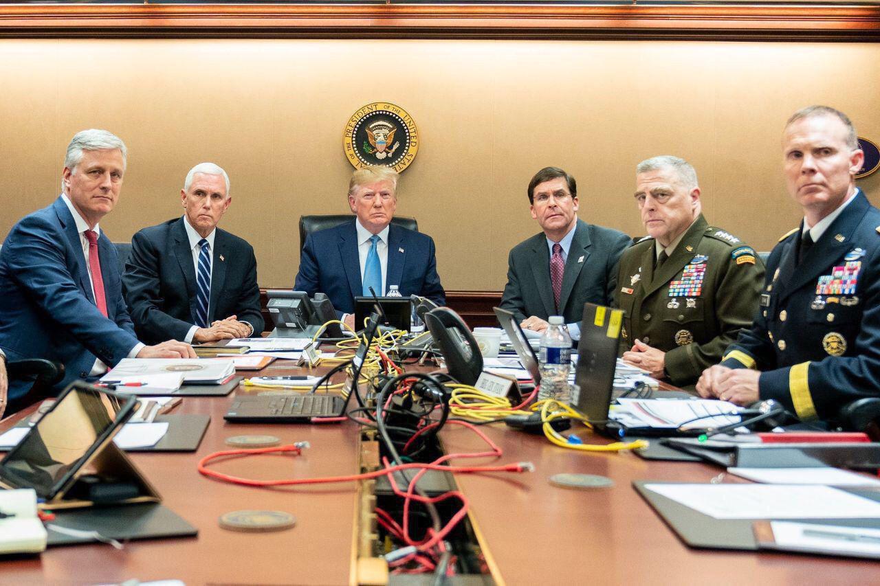 ترامپ و تیمش در حال تماشای زنده عملیات حمله به مخفیگاه البغدادی(عکس)