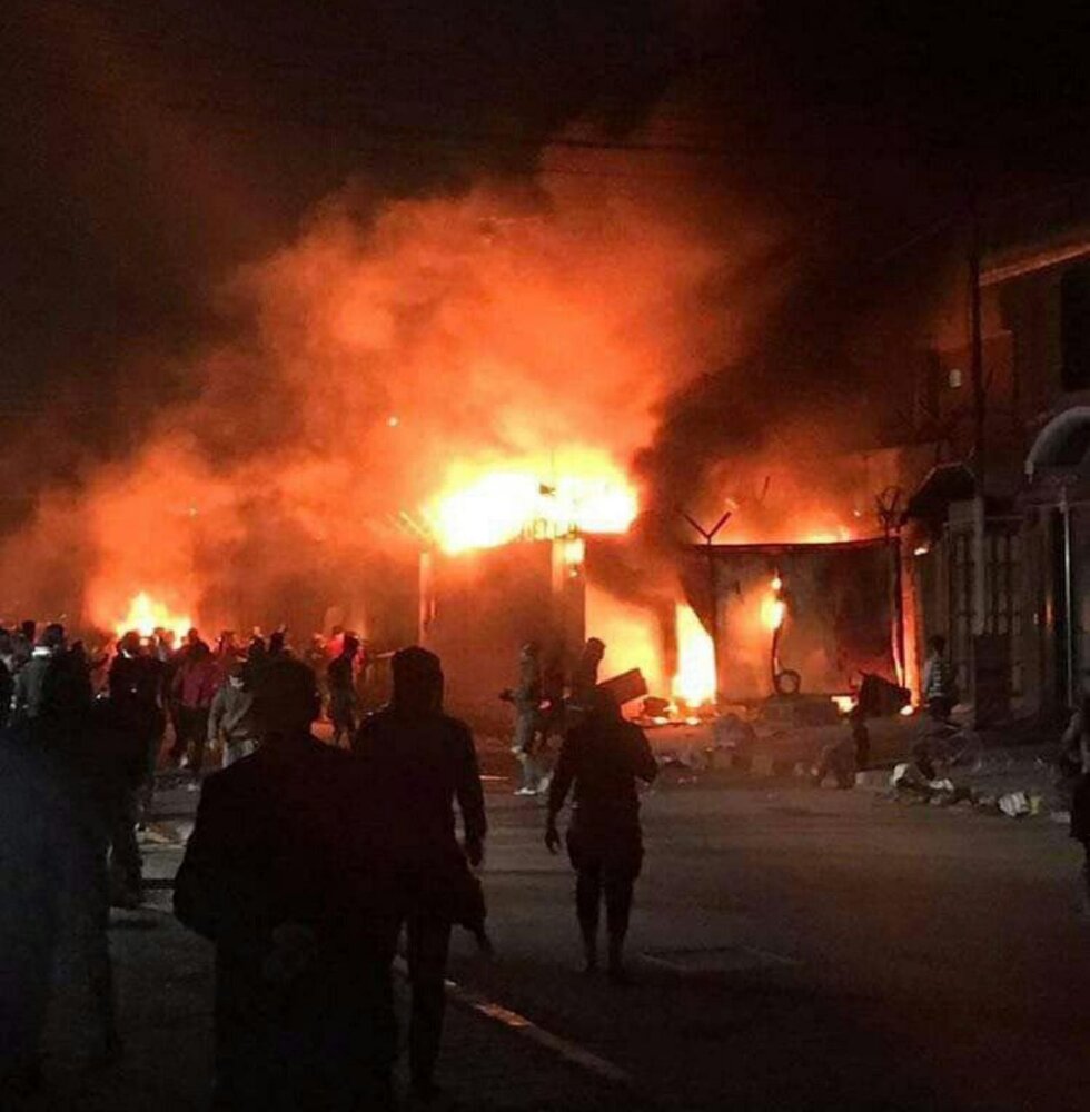 آتش‌گرفتن کنسولگری ایران در نجف(عکس)