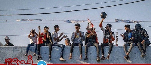 شادی جوانان عراقی پس از شنیدن خبر استعفای عادل عبدالمهدی(عکس)