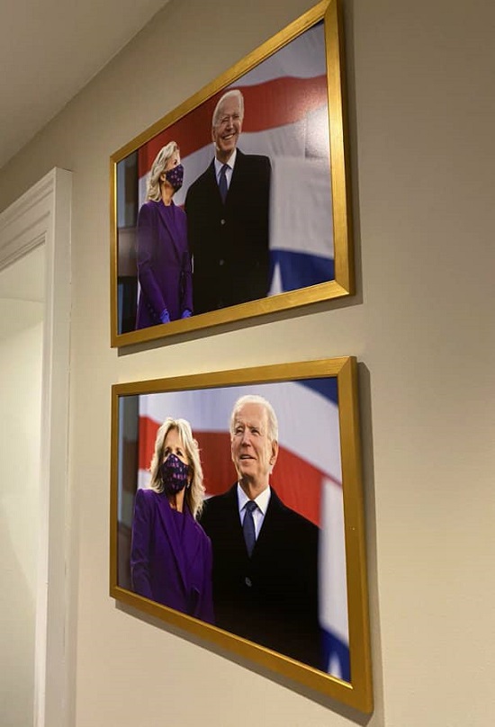 نصب تابلوی بایدن و همسرش در کاخ سفید (عکس)