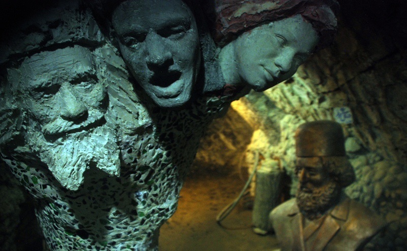 غار موزه استاد وزیری؛ موزه ای شگفت انگیز در غار
