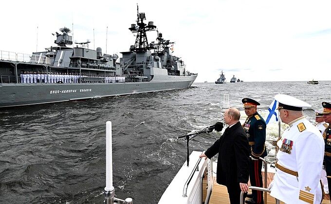 بازتاب حضور ناوهای ایرانی سهند و مکران در رژه نیروی دریایی روسیه