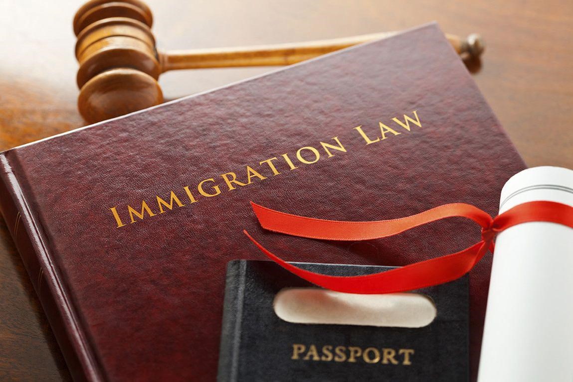 چگونه یک وکیل مهاجرتی باسابقه درخشان پیدا کنیم؟