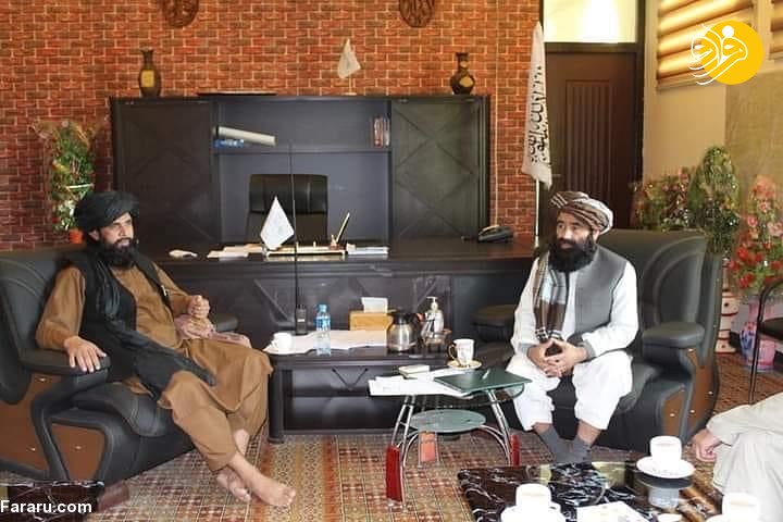 مقام پابرهنه طالبان در یک دیدار رسمی!(عکس)