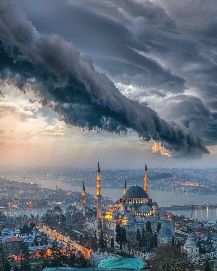 تصويرى زيبا از طوفان ديروز استانبول