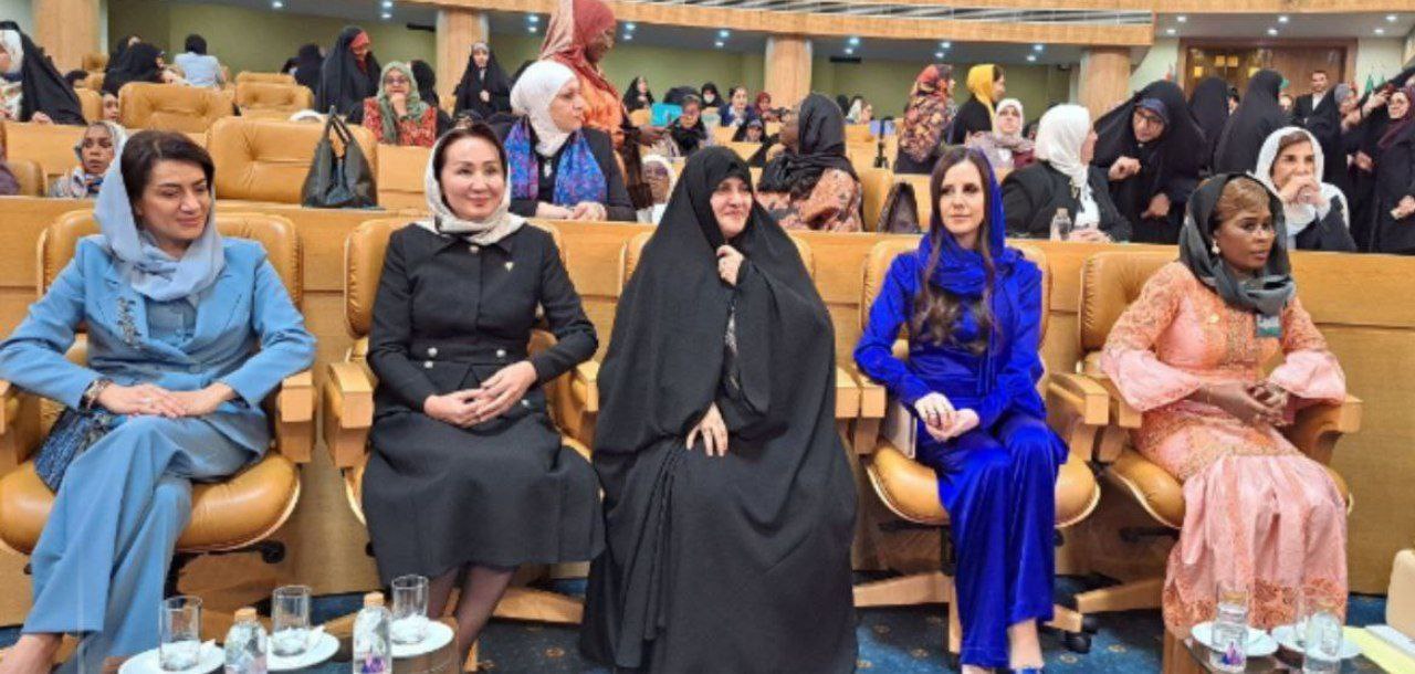 حجاب همسران ٤ رييس جمهور خارجى در كنار جميله علم الهدى