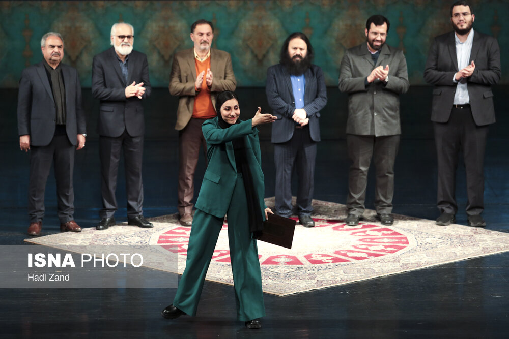 پوشش زنان در مراسم اختتامیه  تئاتر فجر (تصاوير)