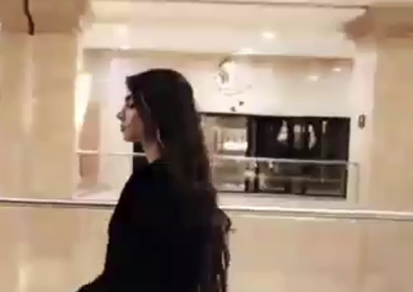 مجتمع الماس کریم‌ خان به دلیل ویدئوی تبلیغاتی با حضور یک خانم بدون حجاب پلمب شد (عكس)