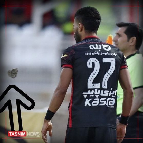 عكسى خطرناك از حاشيه ديدار 'تراكتور - پرسپوليس'