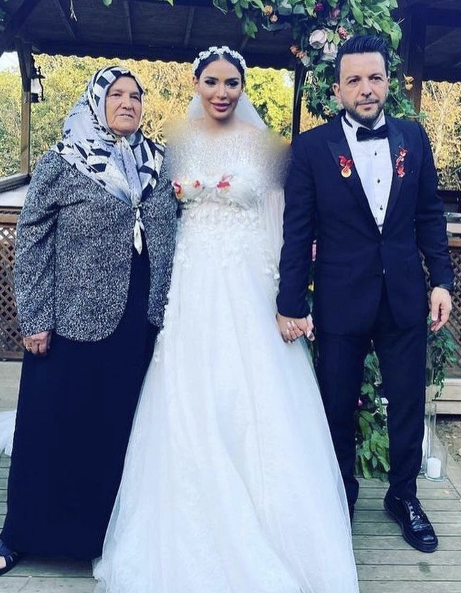 ازدواج خواننده مشهور ترکیه با آرزو دختر ایرانی (عكس)