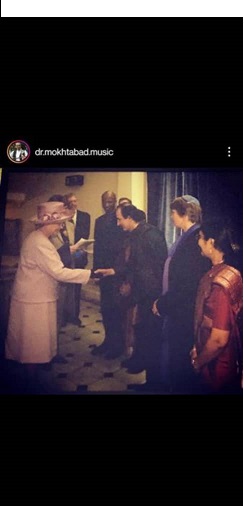 عبدالحسين مختاباد در حال دست دادن با ملكه انگليس(عكس)