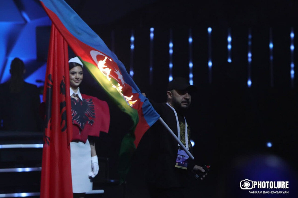 آتش زدن پرچم باکو در مسابقات وزنه‌برداری! (عکس)