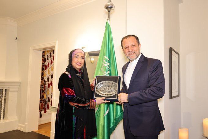 سفير زن عربستانى به سفير ايران افطارى داد