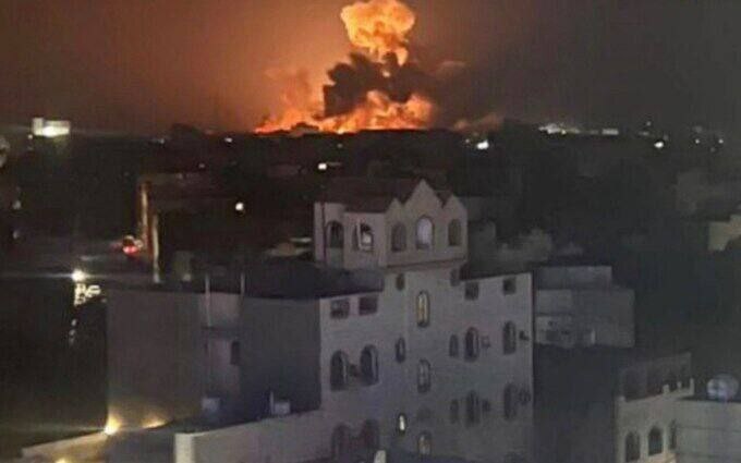 حمله آمريكا و انگليس به اهدافى در يمن با ١٠٠ موشك + عكس