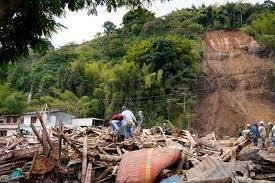 رانش وحشتناك زمین در بزرگراه کلمبیا با ٥٣ کشته و زخمی را ببينيد (ويدئو)