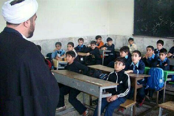 واكنش وزیر پیشین آموزش و پرورش به استخدام طلاب به عنوان معلمان مدارس