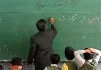 منادی: همه معلمان غیر رسمی مشمول طرح ساماندهی کارکنان دولت می‌شوند