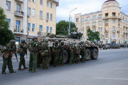 در پى شورش نيروهاى واگنر: حكومت نظامى و یگان‌های ویژه در مسکو و روستوف