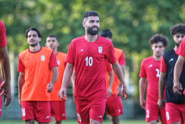 یاسین سلمانی در پاسخ به مذاکره با استقلال: خوشحالم که در پرسپولیس هستم!