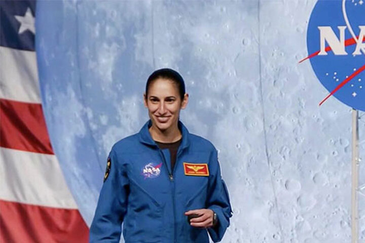 عکس متفاوت از یاسمین مقبلی فرمانده آمریکایی ایرانی‌تبار فضانوردان ناسا