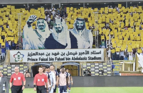 تندیس پادشاهان سعودی در ورزشگاه‌های عربستان (عکس)