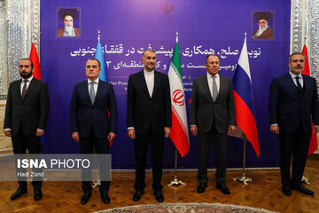 عکس دسته‌جمعی وزرای خارجه شرکت‌کننده در اجلاس فرمت ۳+۳ در تهران/ چرا وزیر خارجه گرجستان به تهران نیامد؟!