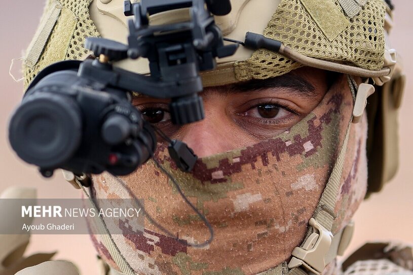 تجهیزات و سلاحهای خاص سپاه در رزمایش کرمان (عکس)