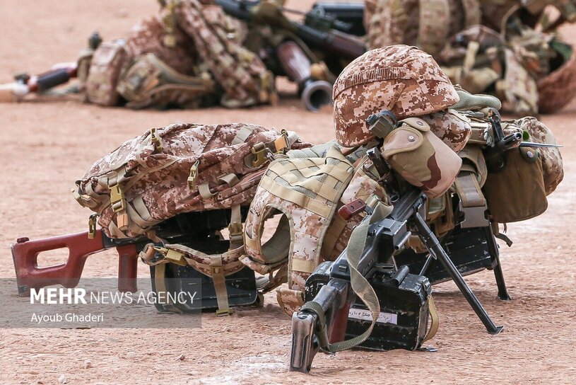 تجهیزات و سلاحهای خاص سپاه در رزمایش کرمان (عکس)