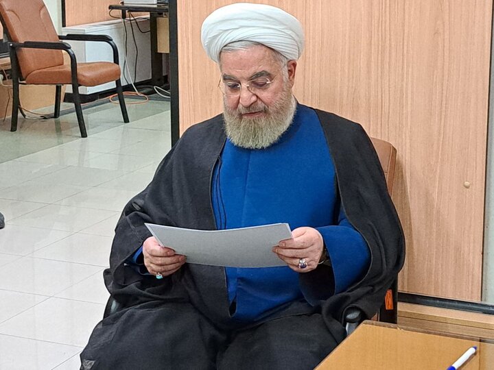 عصبانیت کیهان از ثبت نام حسن روحانی برای انتخابات مجلس خبرگان رهبری؛ لیبرال غربزده به جای شرمندگی برای انتخابات داوطلب شده!