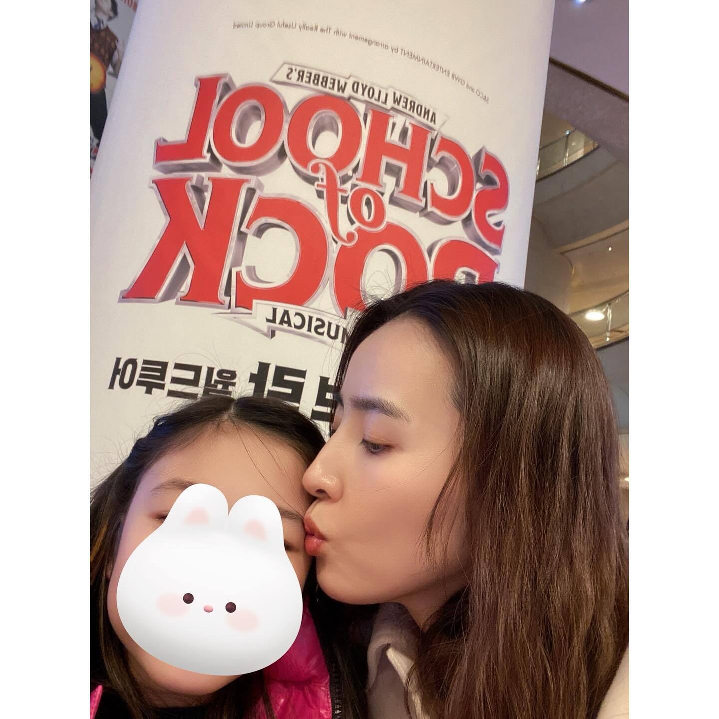 عاشقانه سوسانو جومونگ با دخترش (تصاویر)