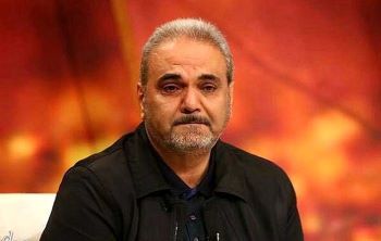 جواد خیابانی برای کارتال متن ترکی خوشامدگویی تهیه می‌کند اما به استقلال که می‌رسد یاد معدن طبس می‌افتد!