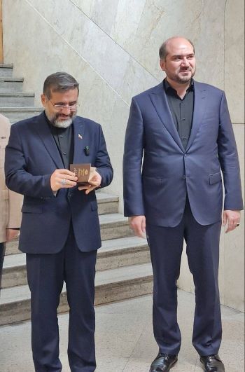 بالاخره «کاندیدای دولت رئیسی» با همراهی محسن منصوری در انتخابات ثبت نام کرد