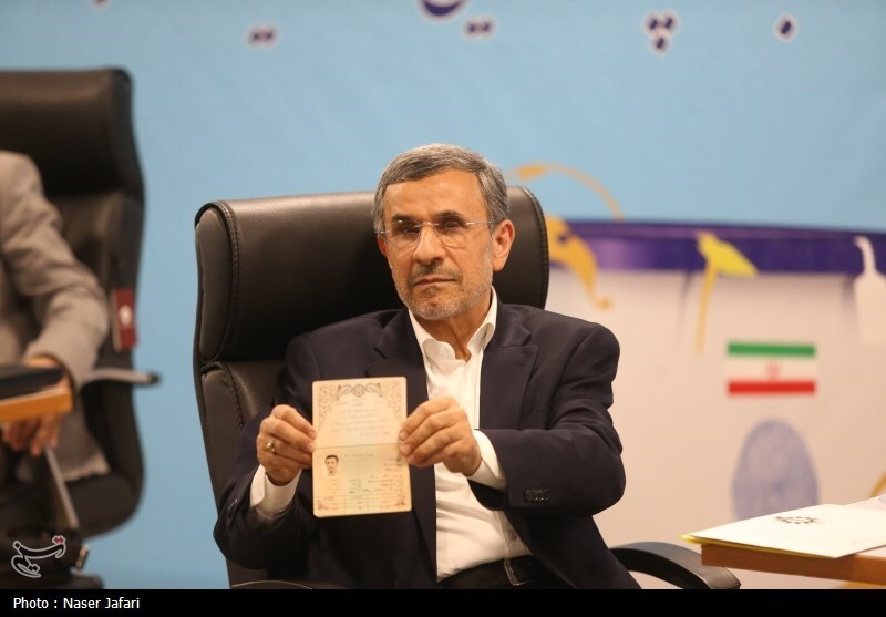 اولین تصاویر از احمدی نژاد پس از ردصلاحیت؛ خستگی یا کلافگی!؟